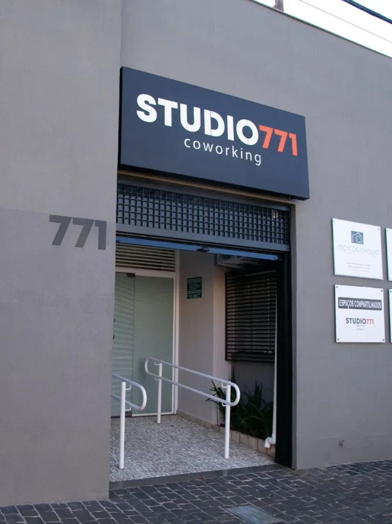 Espaço de coworking compartilhado no Studio 771 em Uberlândia MG