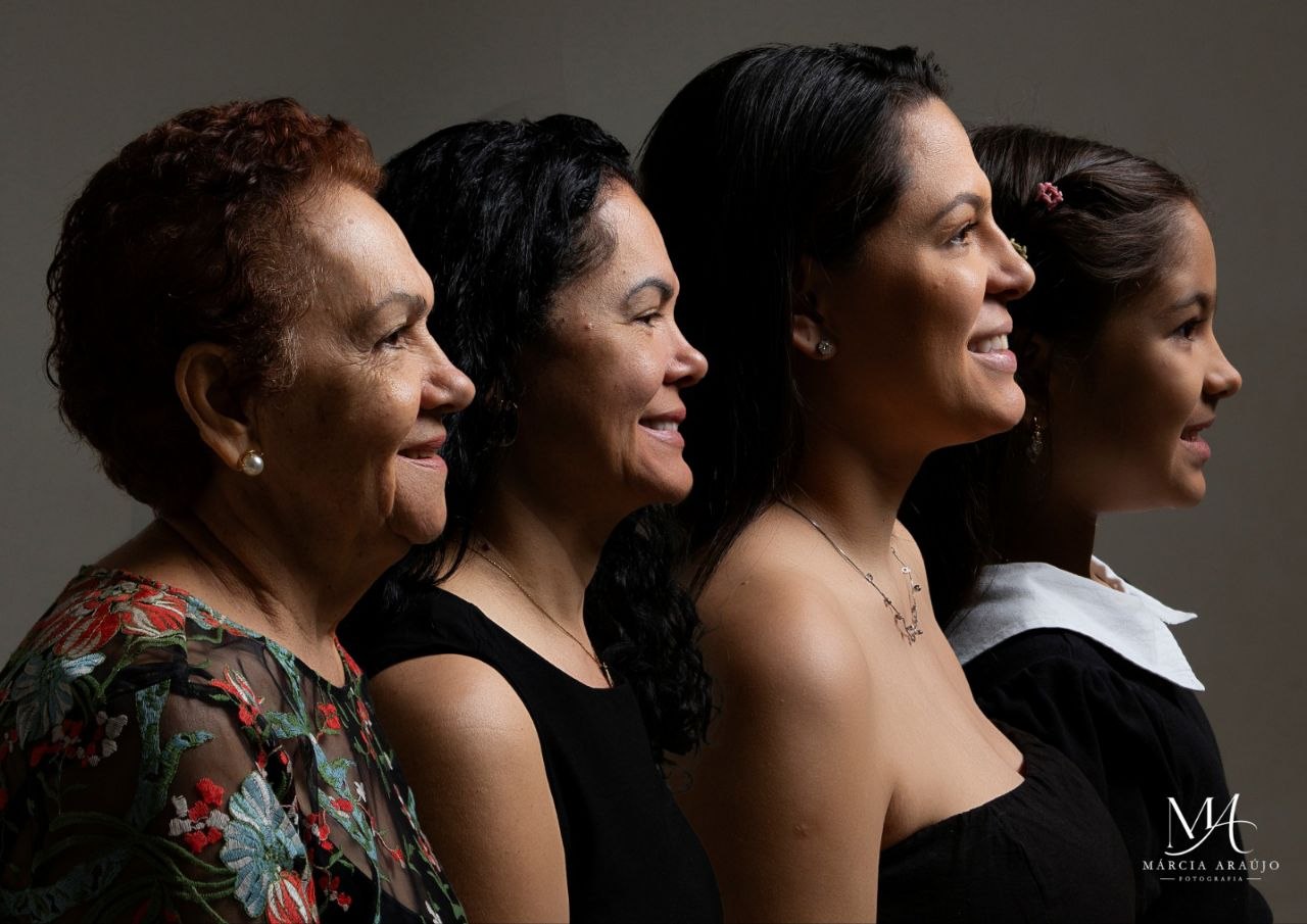 Quatro gerações de uma família em ensaio fotográfico do Studio 771